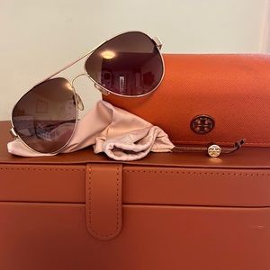 COPY - Tory Burch Sunglass, duster and hard case